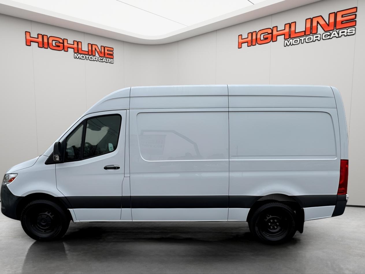 Mercedes-Benz Sprinter Cargo Van 1500 Standard Roof I4 144" RWD 2021