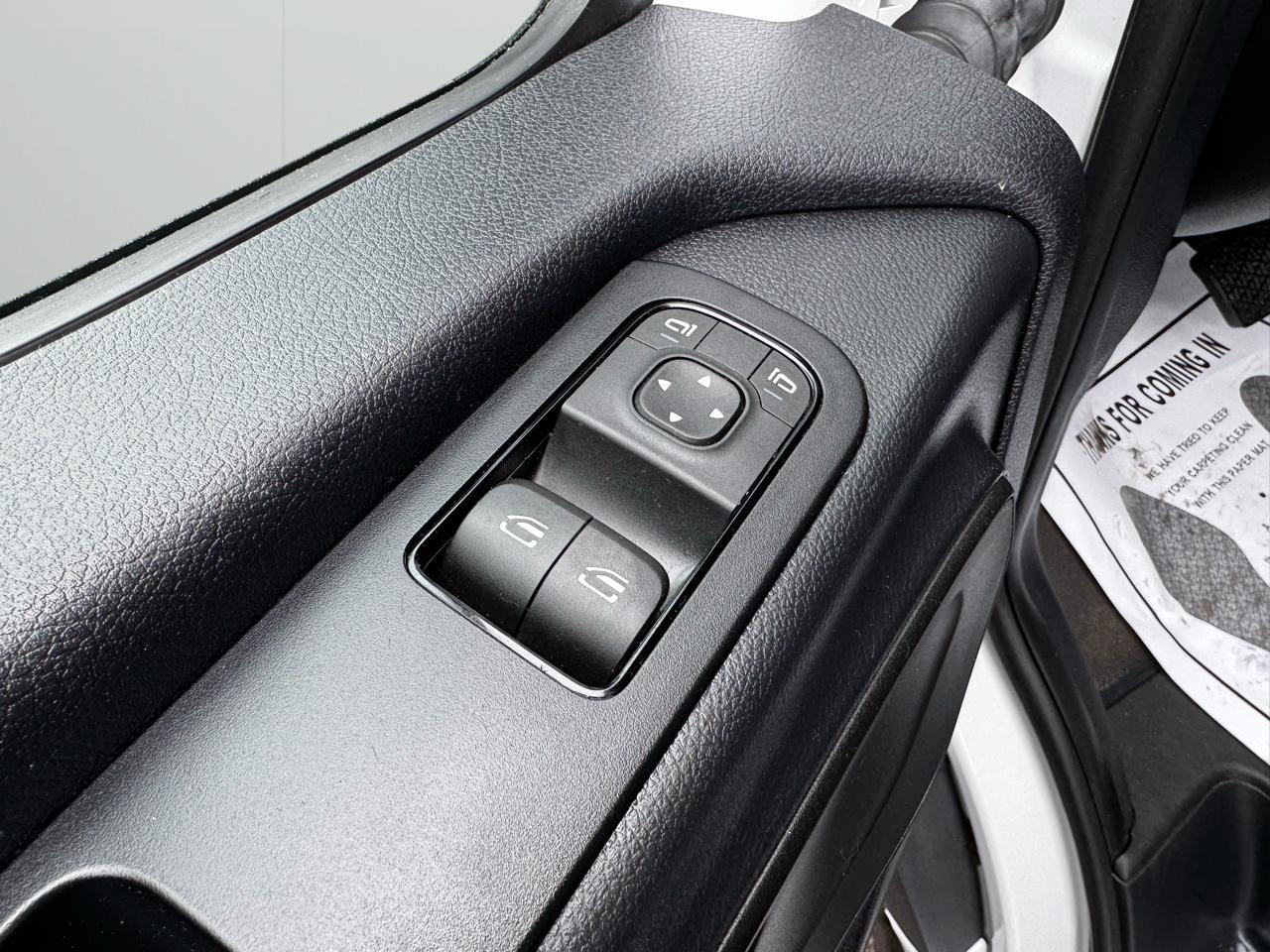 Mercedes-Benz Sprinter Cargo Van 1500 Standard Roof I4 144" RWD 2021