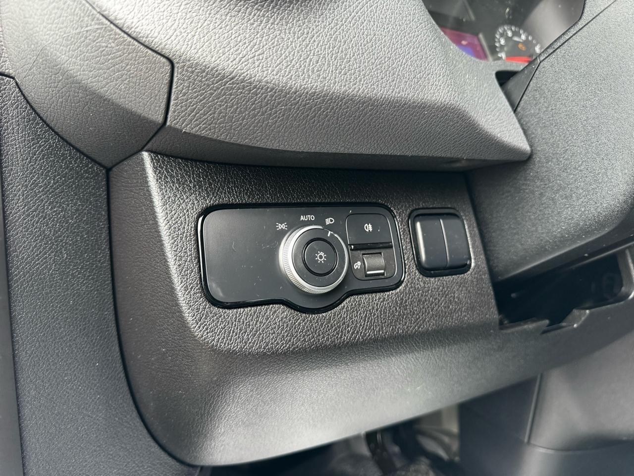 Mercedes-Benz Sprinter Cargo Van 1500 Standard Roof I4 144" RWD 2021