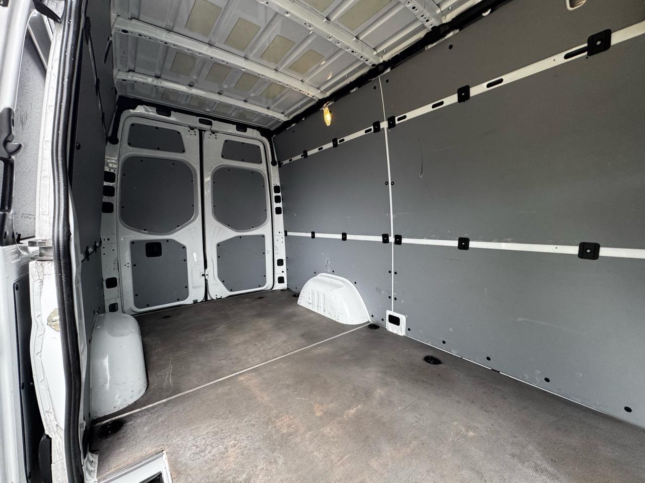 Mercedes-Benz Sprinter Cargo Van 1500 Standard Roof I4 144" RWD 2021