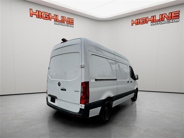 Mercedes-Benz Sprinter Cargo Van 1500 Standard Roof I4 144" RWD 2021