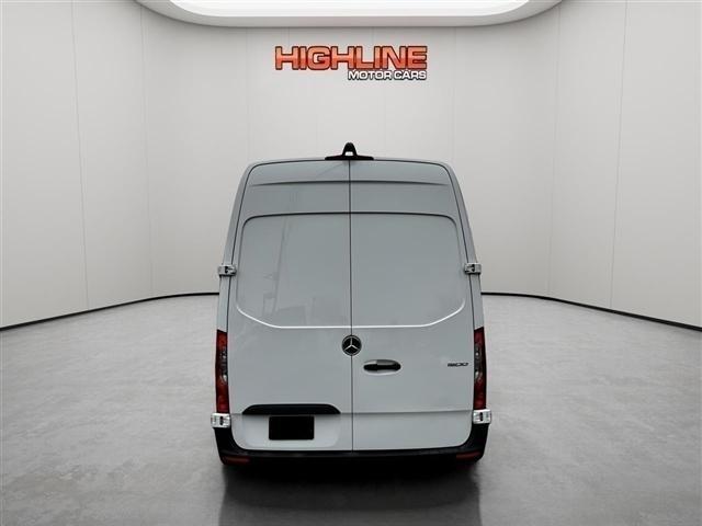 Mercedes-Benz Sprinter Cargo Van 1500 Standard Roof I4 144" RWD 2021