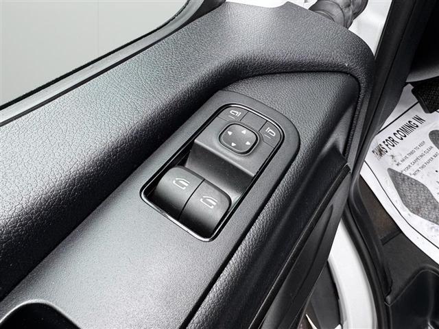 Mercedes-Benz Sprinter Cargo Van 1500 Standard Roof I4 144" RWD 2021