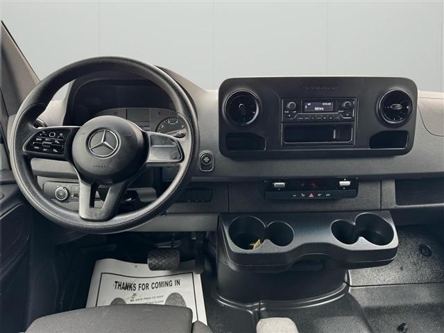 Mercedes-Benz Sprinter Cargo Van 1500 Standard Roof I4 144" RWD 2021