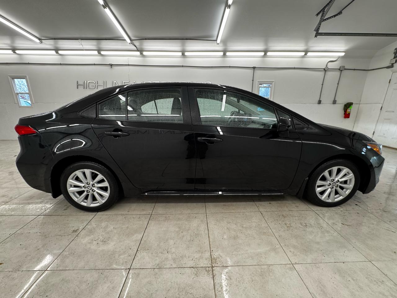 Toyota Corolla LE CVT (Natl) 2025