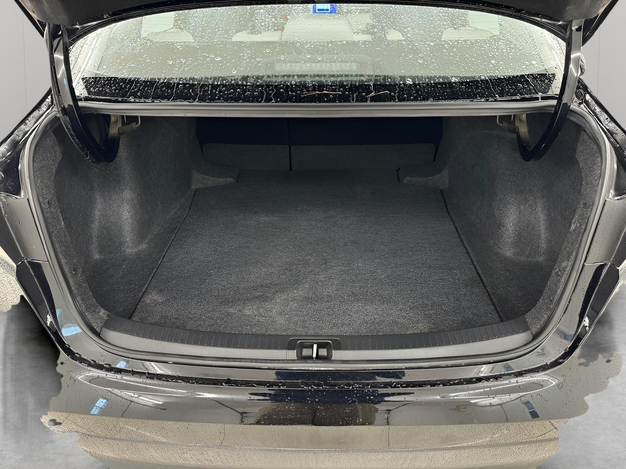 Toyota Corolla LE CVT (Natl) 2025