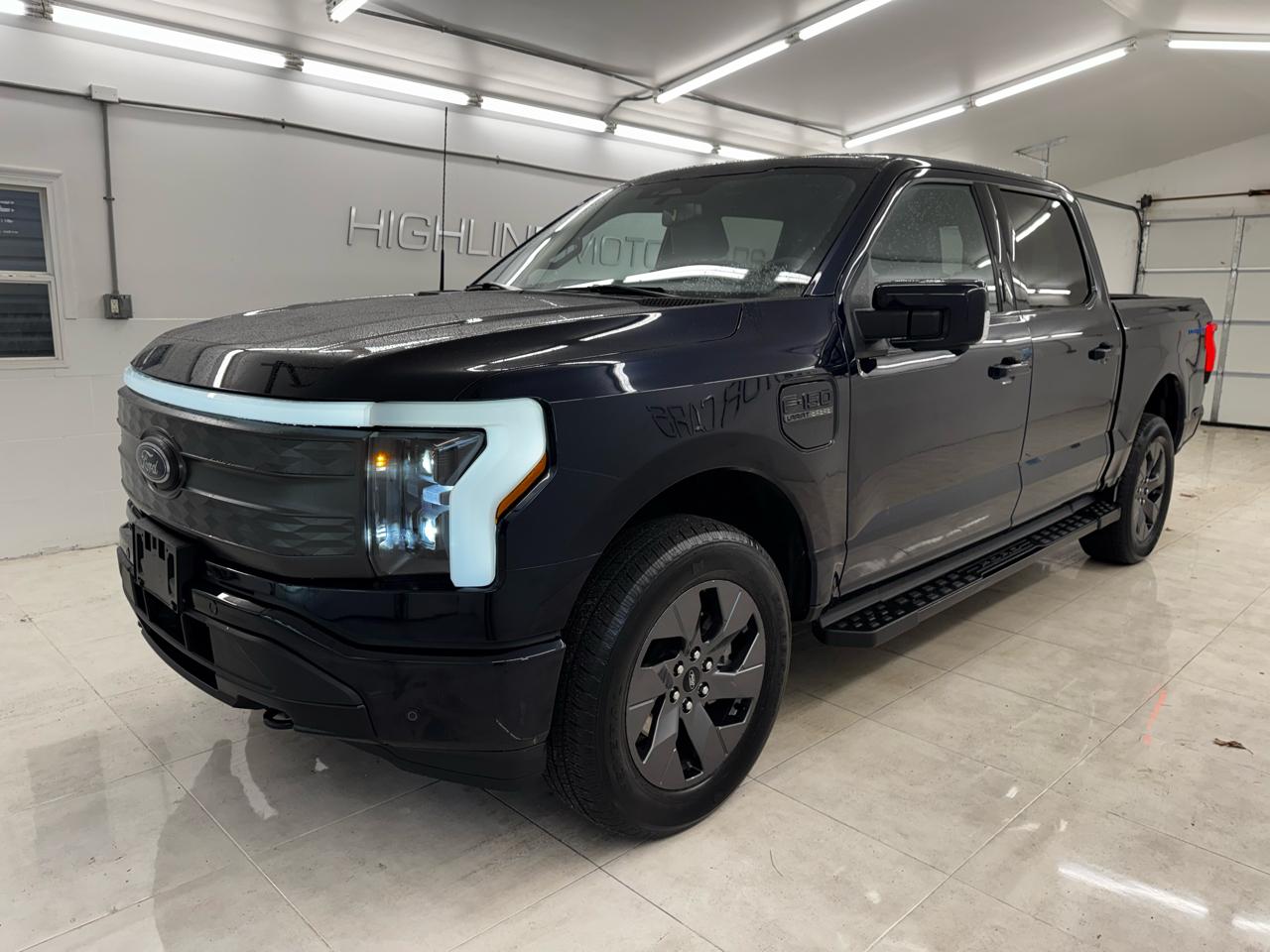 Ford F-150 Lightning LARIAT 4WD SuperCrew 5.5' Box 2023