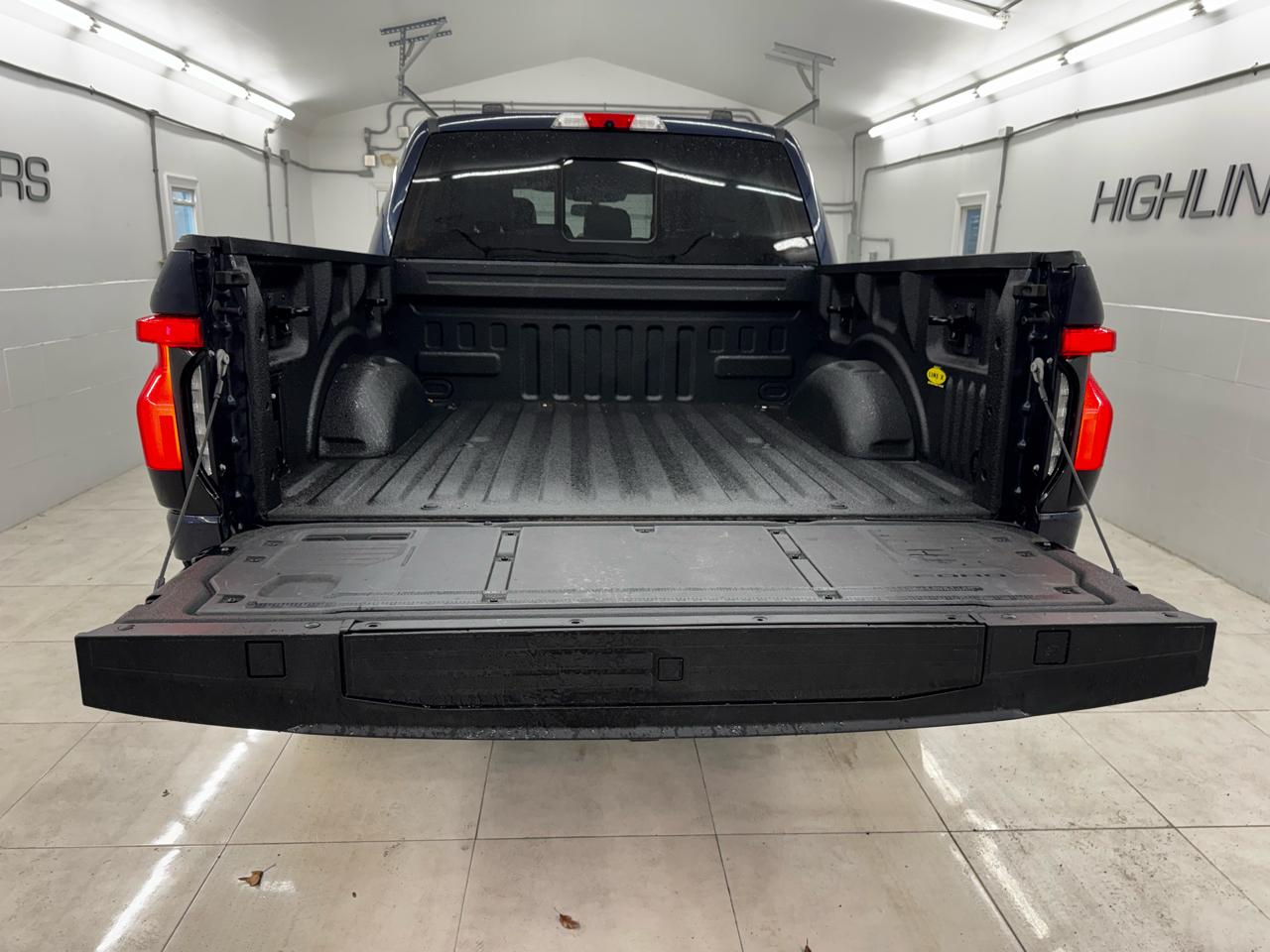 Ford F-150 Lightning LARIAT 4WD SuperCrew 5.5' Box 2023