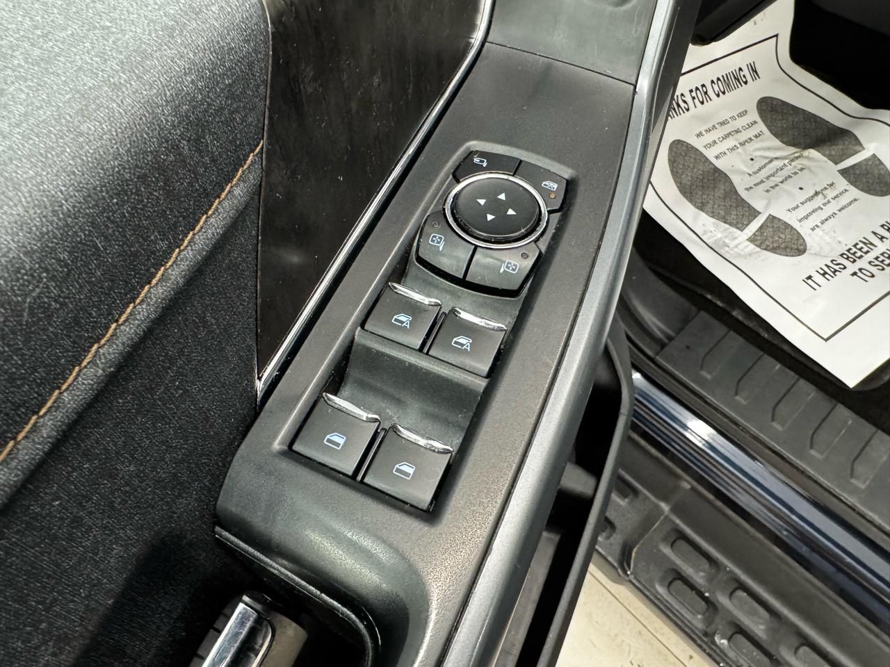 Ford F-150 Lightning LARIAT 4WD SuperCrew 5.5' Box 2023