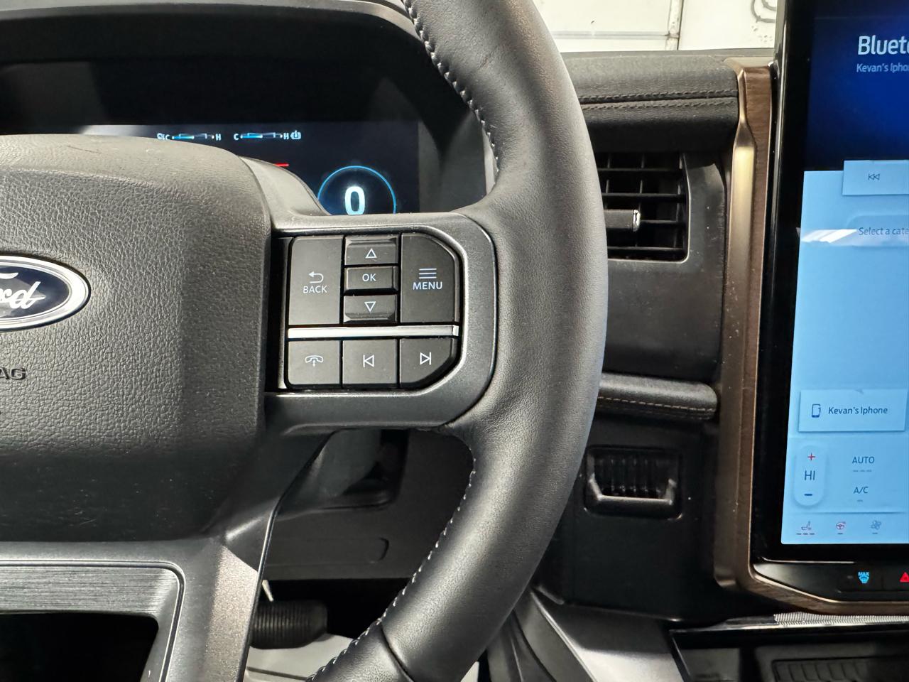 Ford F-150 Lightning LARIAT 4WD SuperCrew 5.5' Box 2023