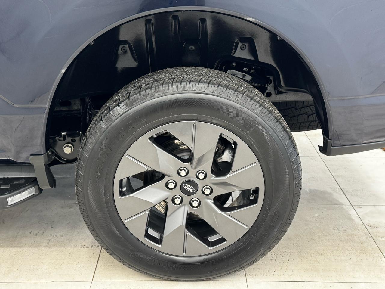 Ford F-150 Lightning LARIAT 4WD SuperCrew 5.5' Box 2023