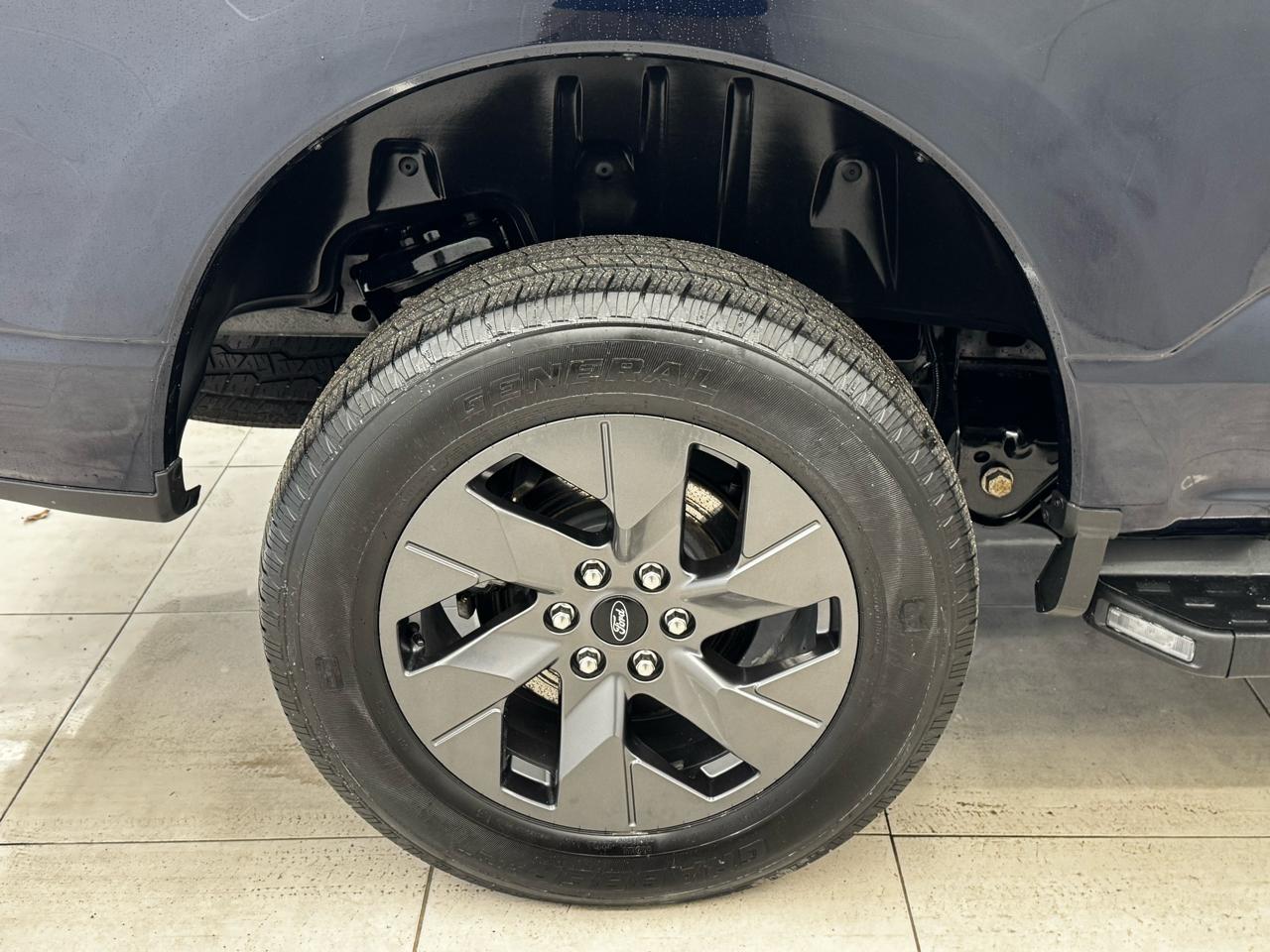 Ford F-150 Lightning LARIAT 4WD SuperCrew 5.5' Box 2023