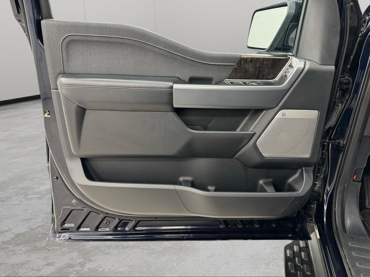 Ford F-150 Lightning LARIAT 4WD SuperCrew 5.5' Box 2023