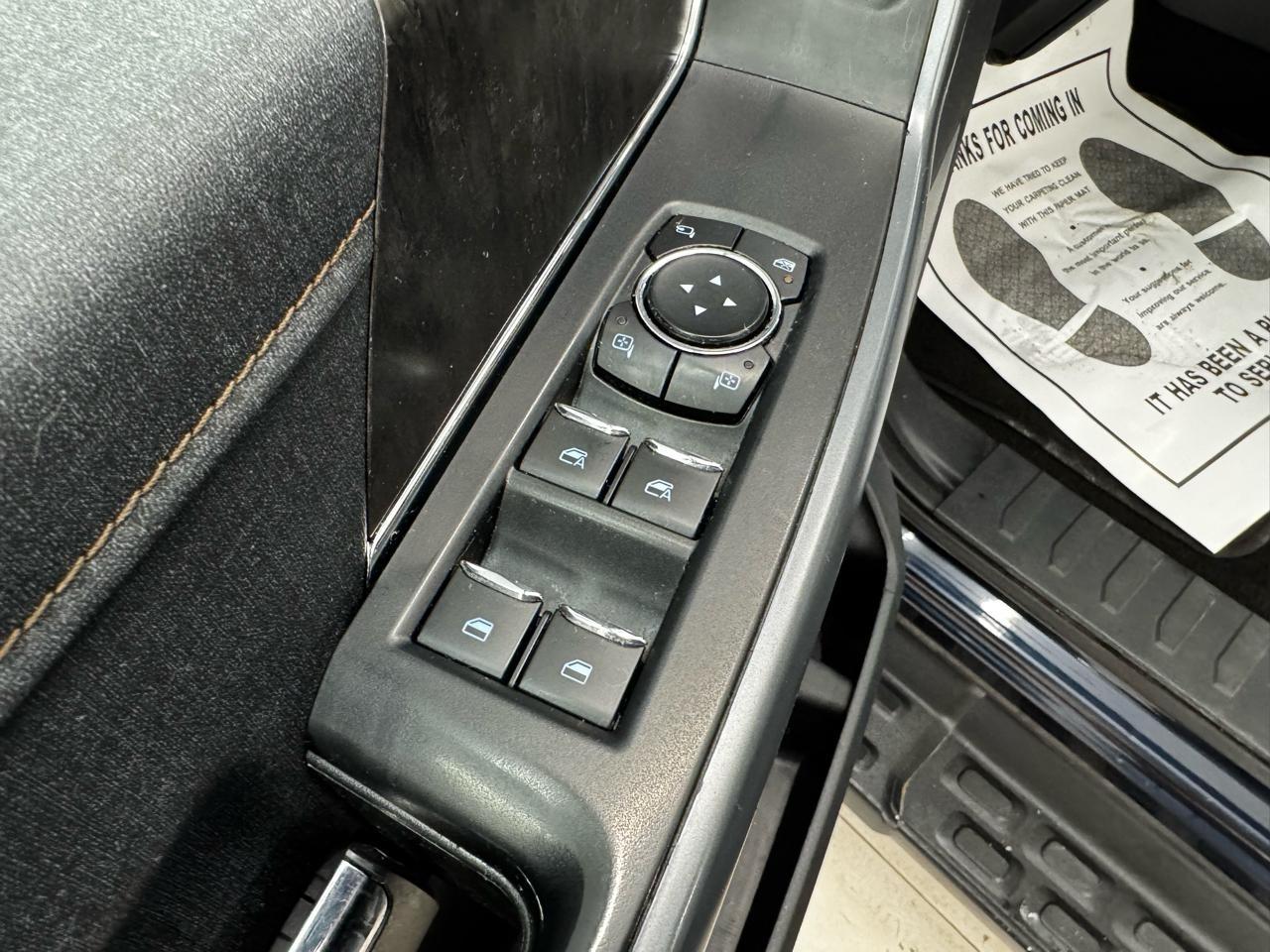 Ford F-150 Lightning LARIAT 4WD SuperCrew 5.5' Box 2023