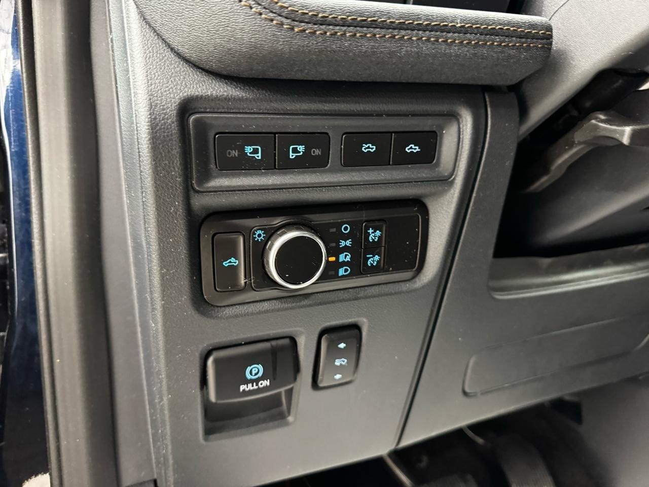 Ford F-150 Lightning LARIAT 4WD SuperCrew 5.5' Box 2023