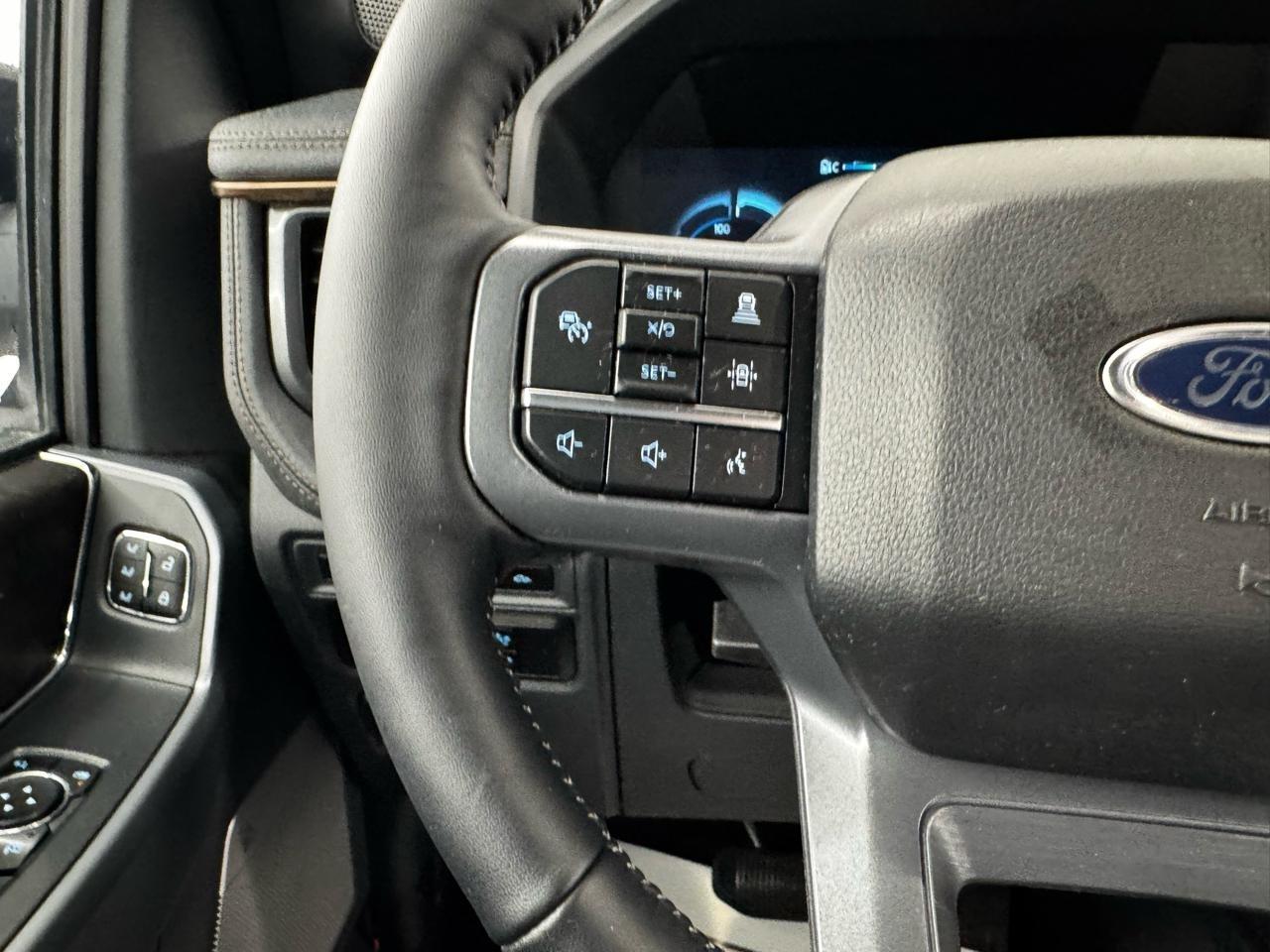 Ford F-150 Lightning LARIAT 4WD SuperCrew 5.5' Box 2023