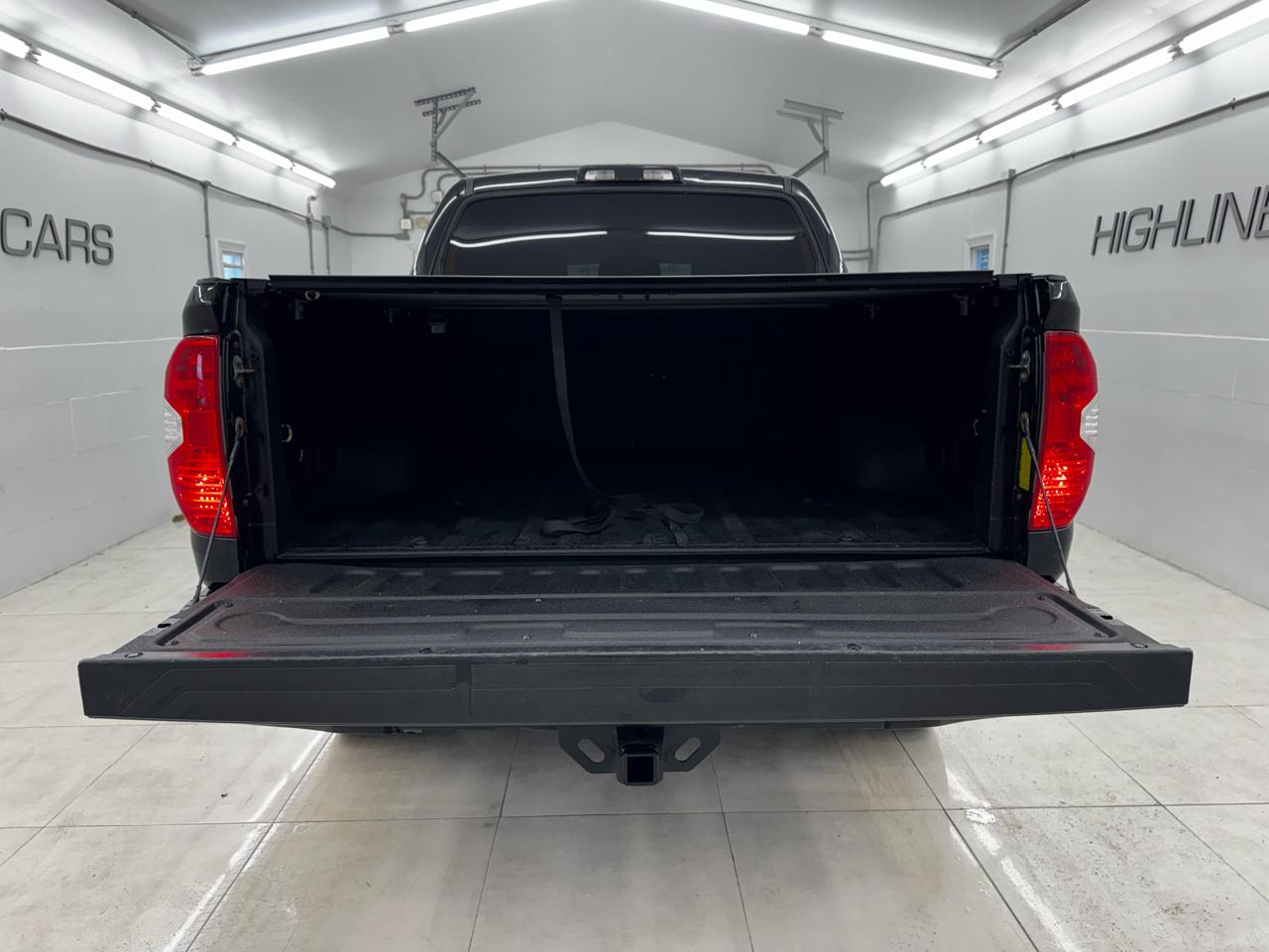 Toyota Tundra 4WD Truck CrewMax 5.7L V8 6-Spd AT 1794 (Natl) 2015