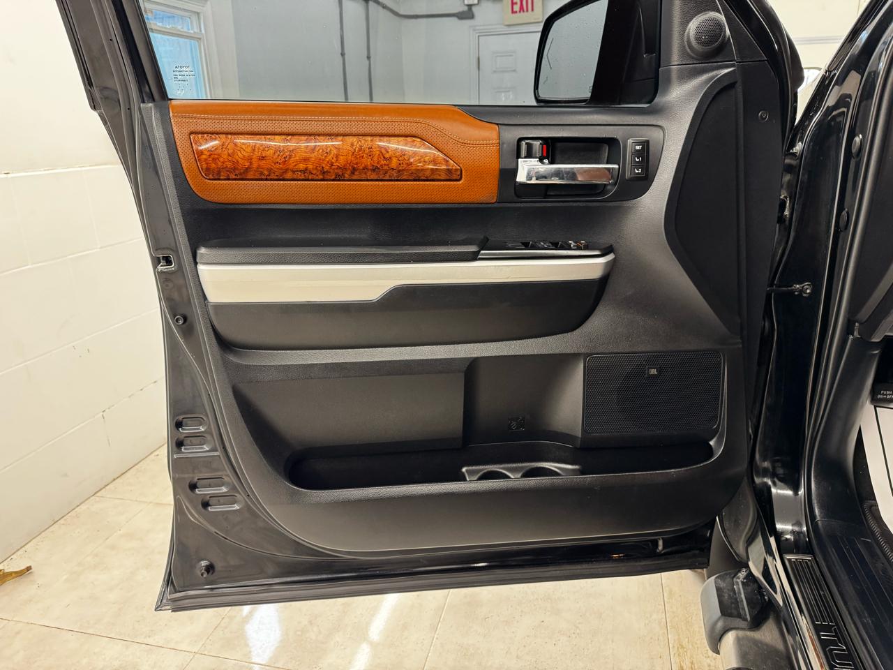 Toyota Tundra 4WD Truck CrewMax 5.7L V8 6-Spd AT 1794 (Natl) 2015