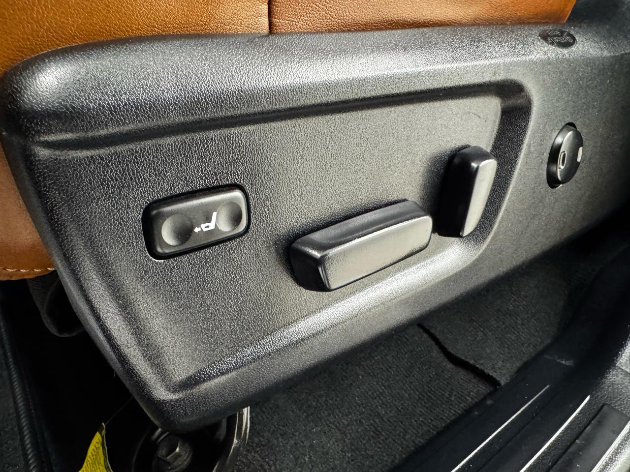 Toyota Tundra 4WD Truck CrewMax 5.7L V8 6-Spd AT 1794 (Natl) 2015