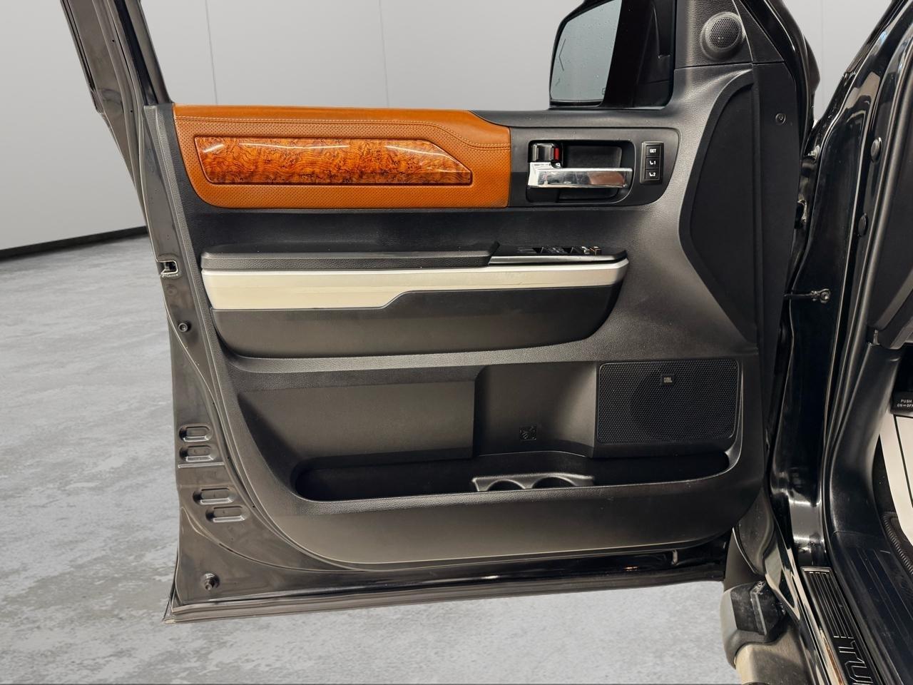 Toyota Tundra 4WD Truck CrewMax 5.7L V8 6-Spd AT 1794 (Natl) 2015