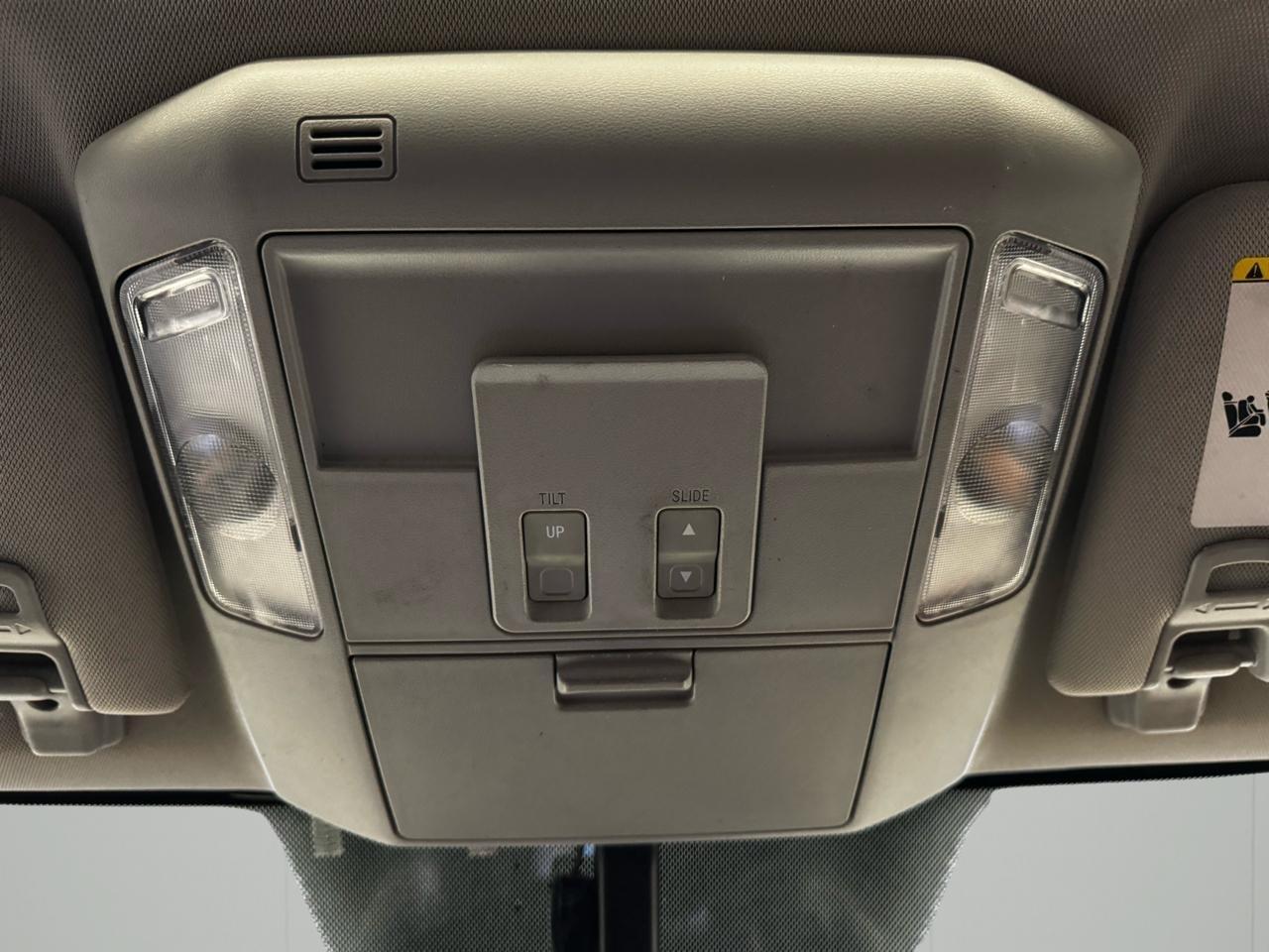 Toyota Tundra 4WD Truck CrewMax 5.7L V8 6-Spd AT 1794 (Natl) 2015