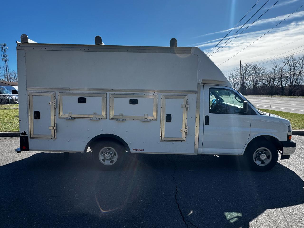 Chevrolet Express Commercial Cutaway 3500 Van 139" 2017