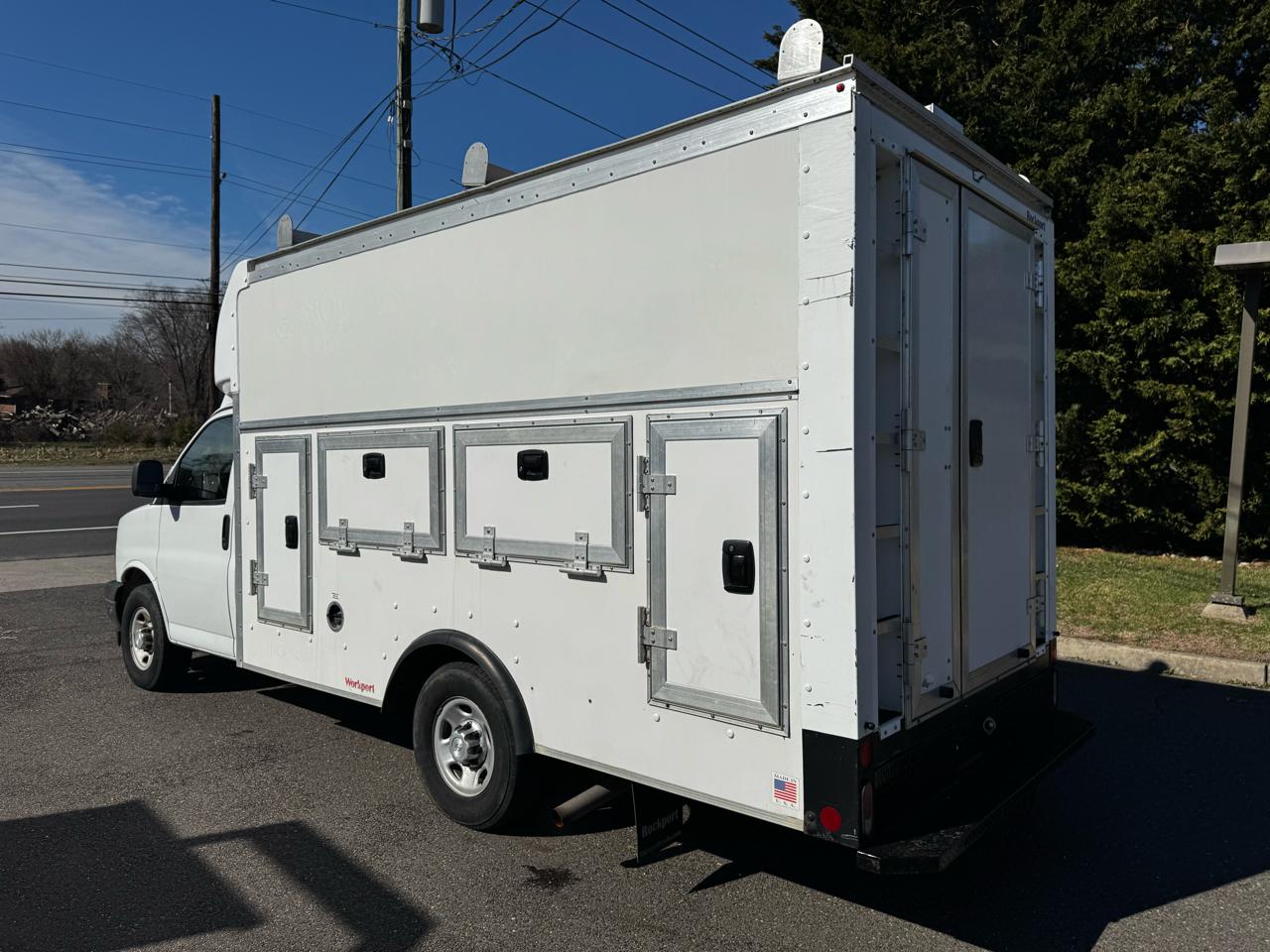 Chevrolet Express Commercial Cutaway 3500 Van 139" 2017