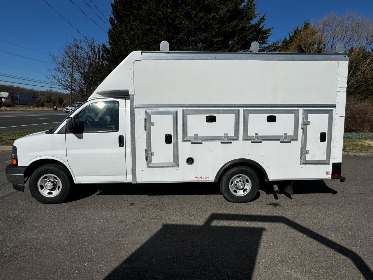 Chevrolet Express Commercial Cutaway 3500 Van 139" 2017