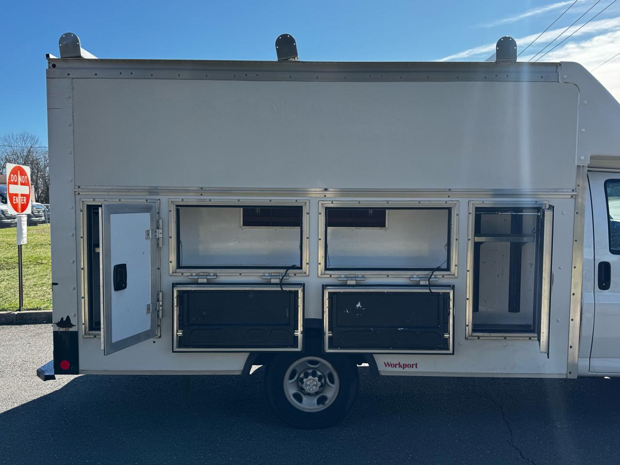 Chevrolet Express Commercial Cutaway 3500 Van 139" 2017