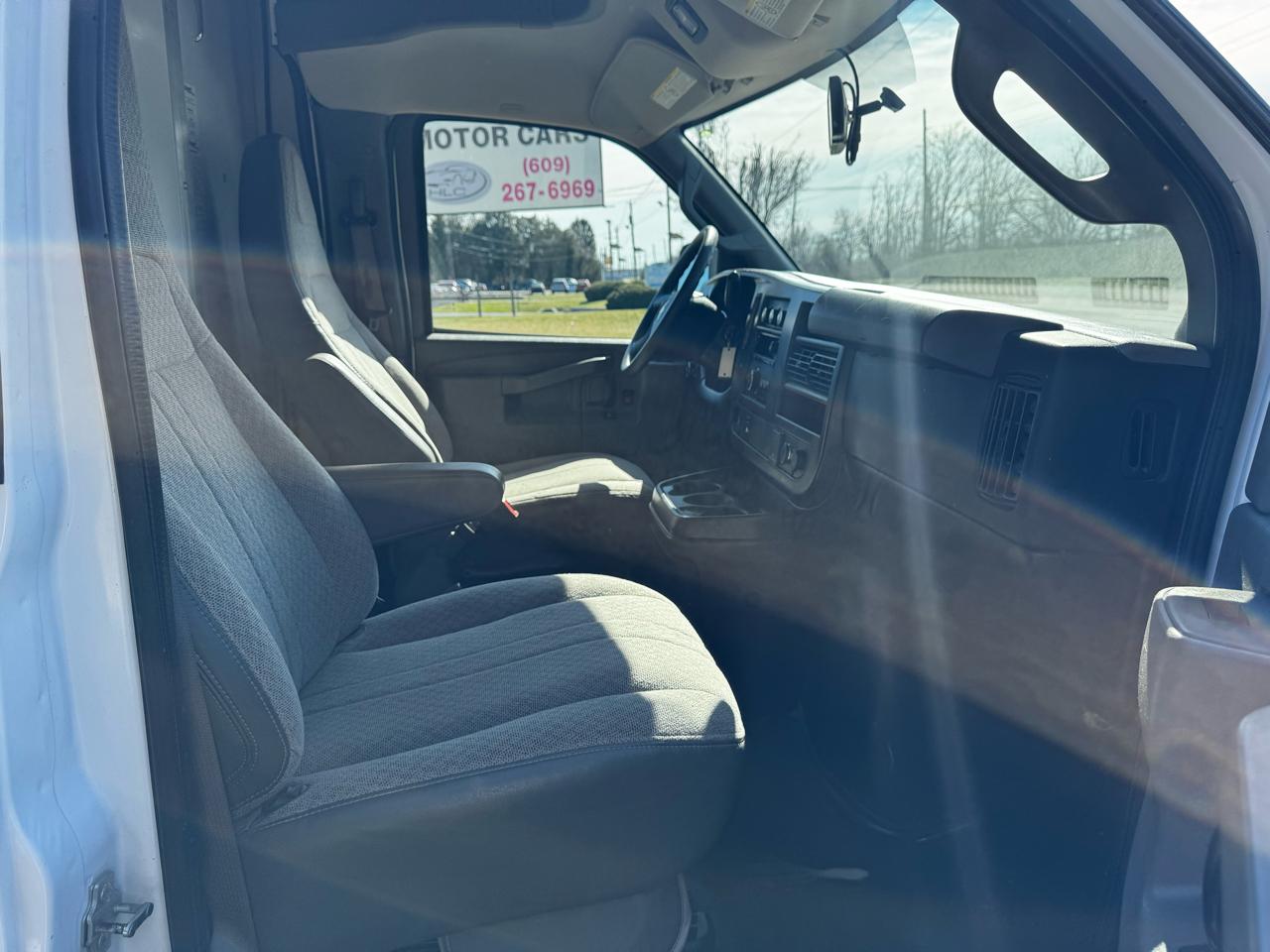 Chevrolet Express Commercial Cutaway 3500 Van 139" 2017