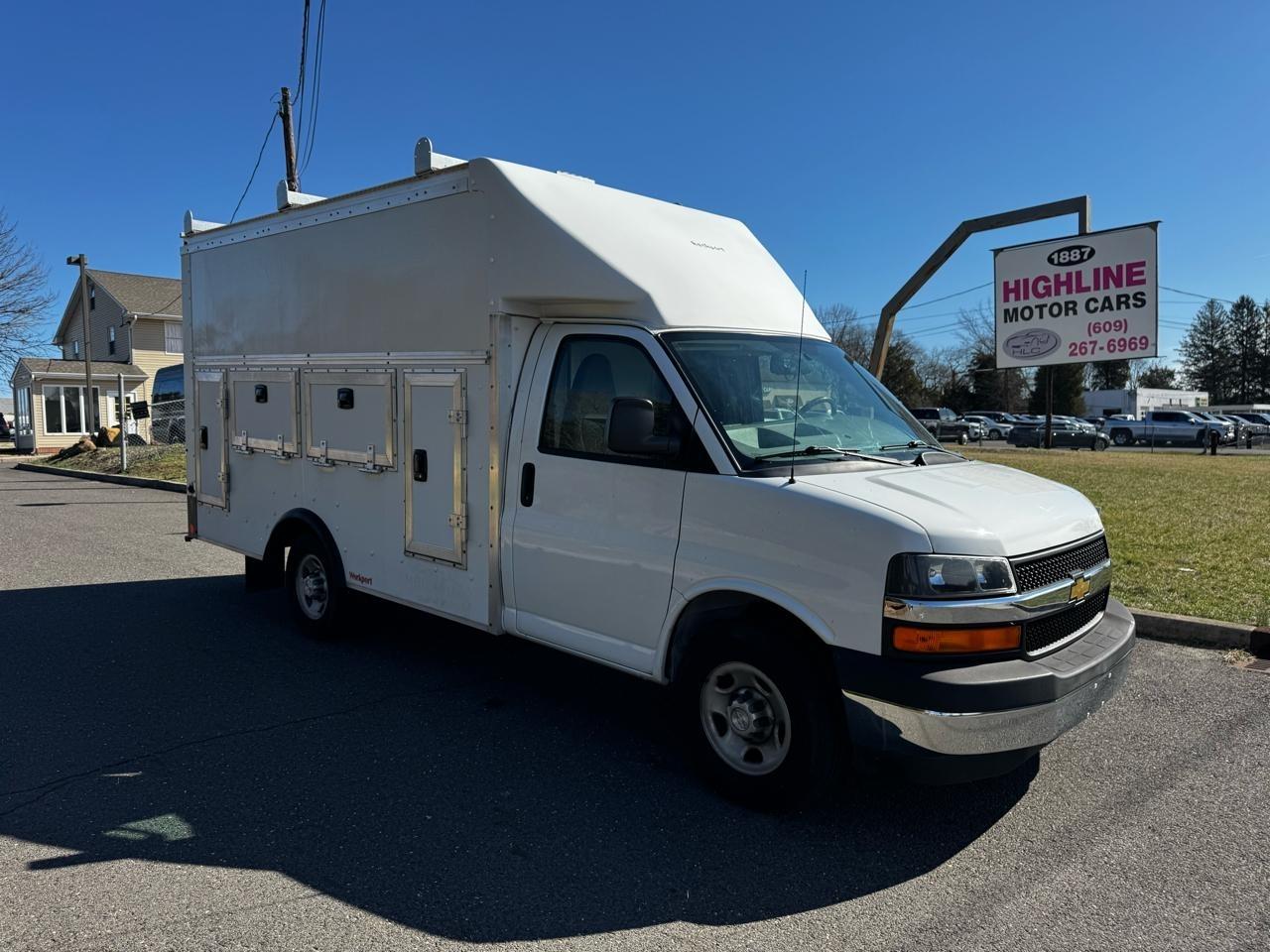 Chevrolet Express Commercial Cutaway 3500 Van 139" 2017