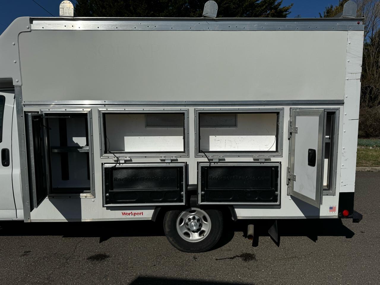 Chevrolet Express Commercial Cutaway 3500 Van 139" 2017