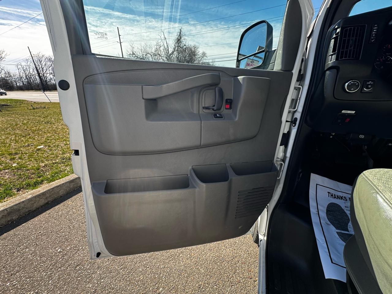 Chevrolet Express Commercial Cutaway 3500 Van 139" 2017