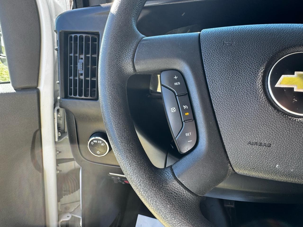 Chevrolet Express Commercial Cutaway 3500 Van 139" 2017