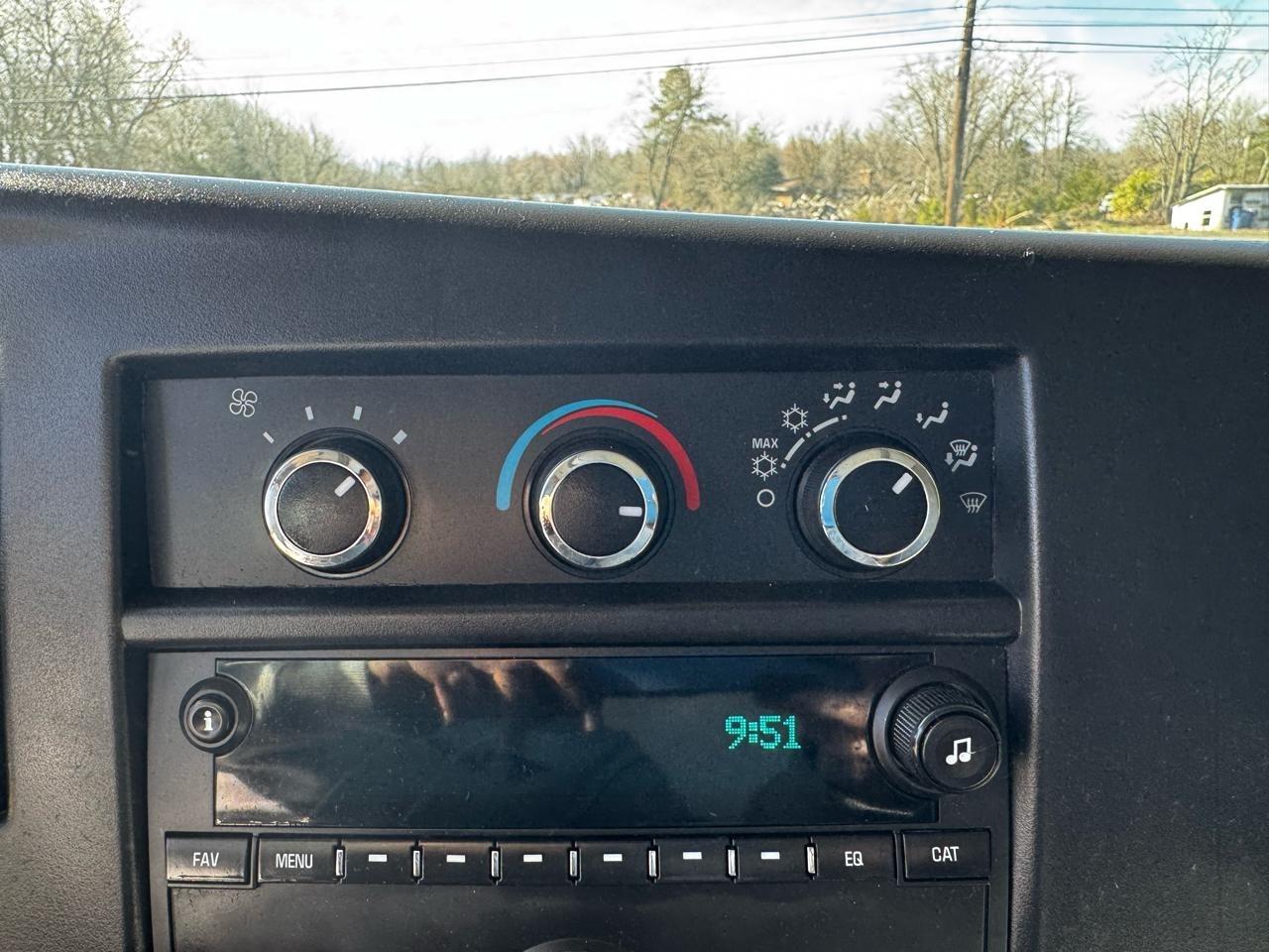 Chevrolet Express Commercial Cutaway 3500 Van 139" 2017