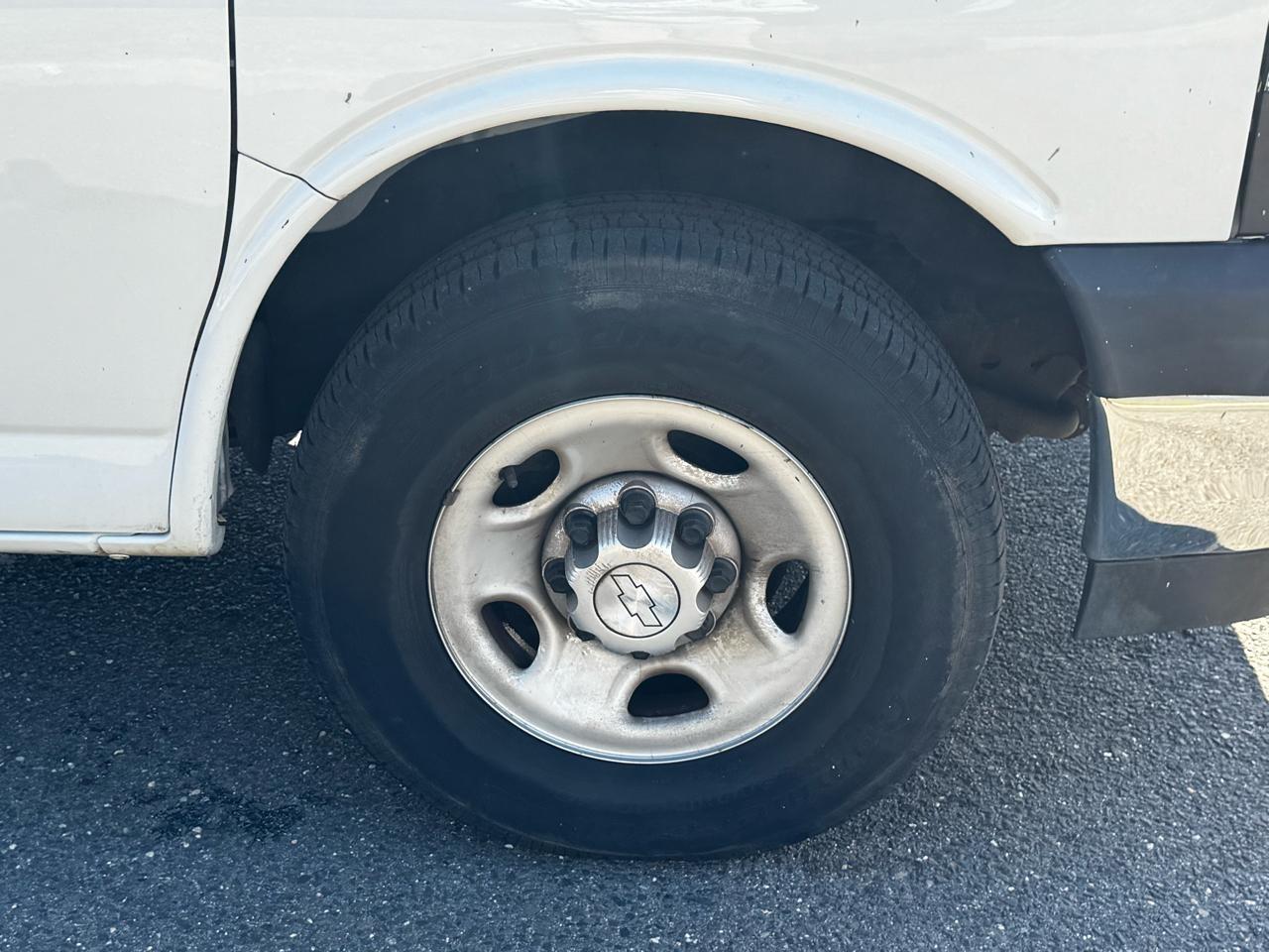 Chevrolet Express Commercial Cutaway 3500 Van 139" 2017