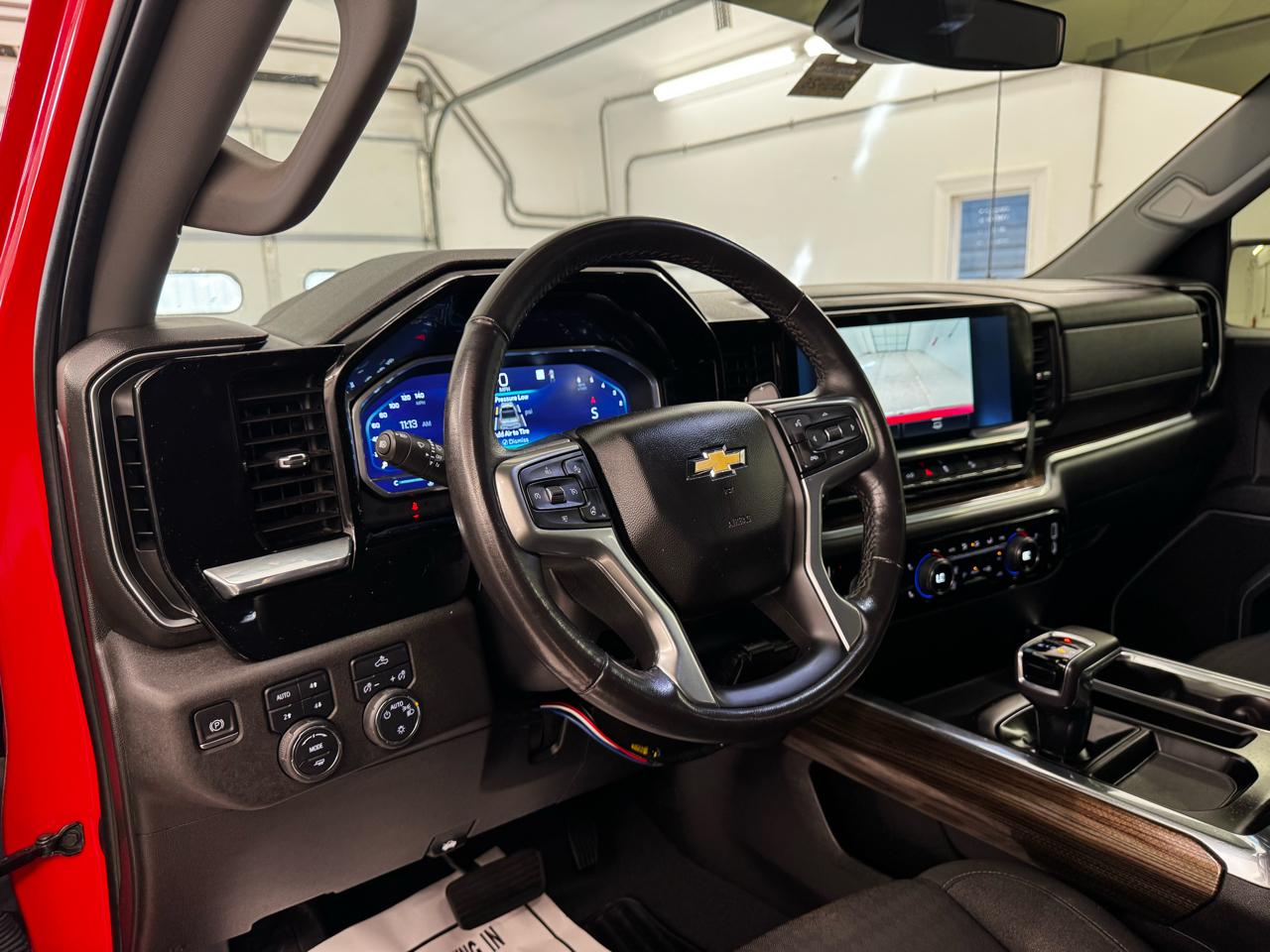 Chevrolet Silverado 1500 4WD Crew Cab 147" LT w/1LT 2022