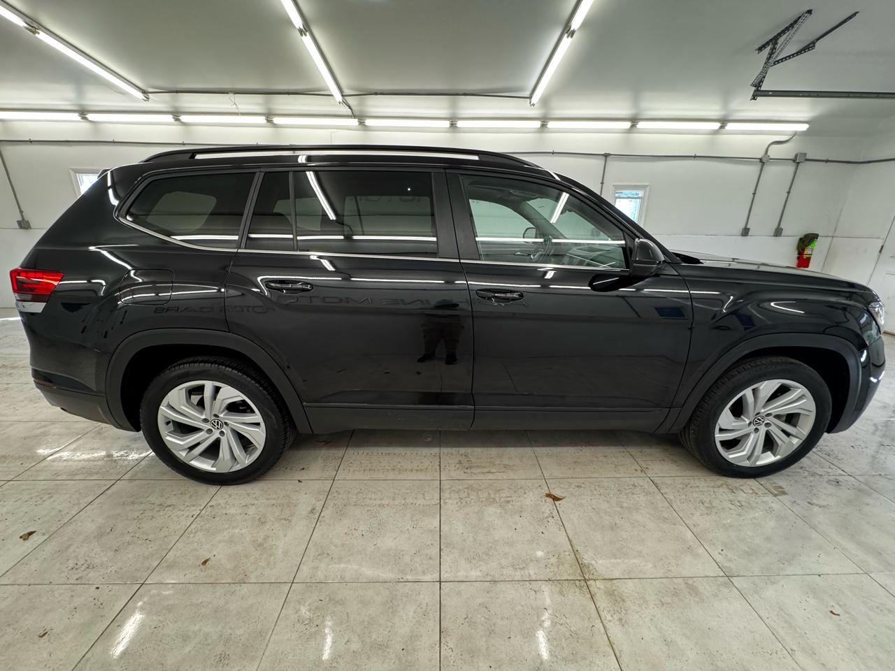 Volkswagen Atlas 2.0T SE w/Technology 4MOTION 2022