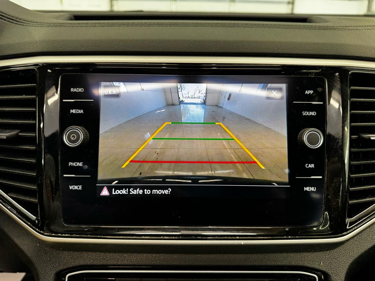 Volkswagen Atlas 2.0T SE w/Technology 4MOTION 2022