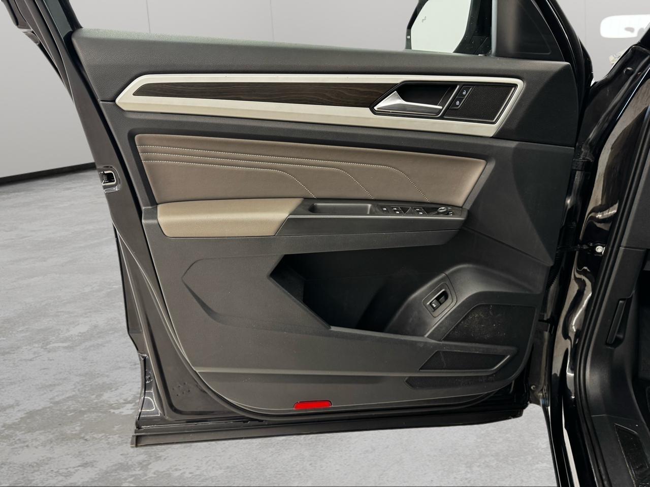 Volkswagen Atlas 2.0T SE w/Technology 4MOTION 2022