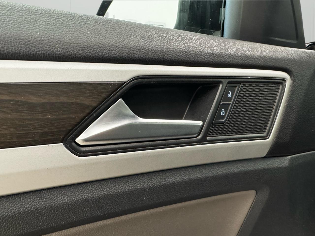 Volkswagen Atlas 2.0T SE w/Technology 4MOTION 2022