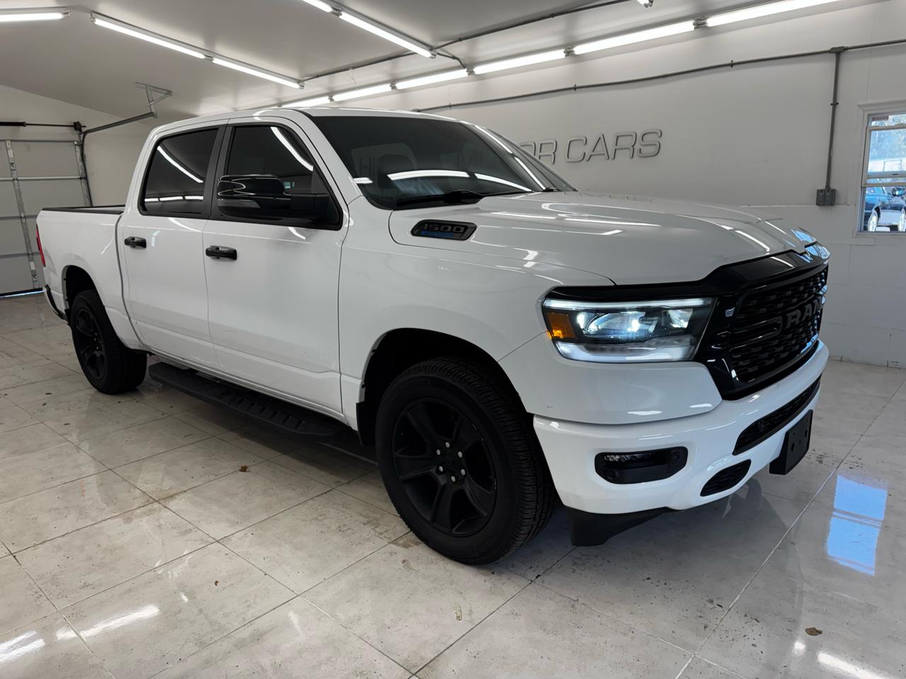 RAM 1500 Big Horn 4x4 Crew Cab 5'7" Box 2023