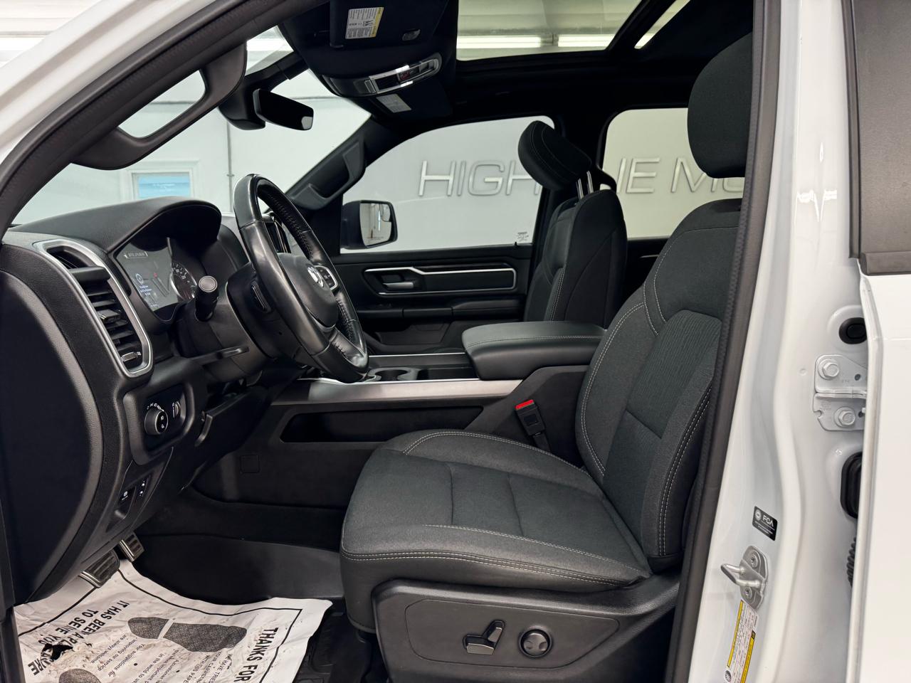 RAM 1500 Big Horn 4x4 Crew Cab 5'7" Box 2023