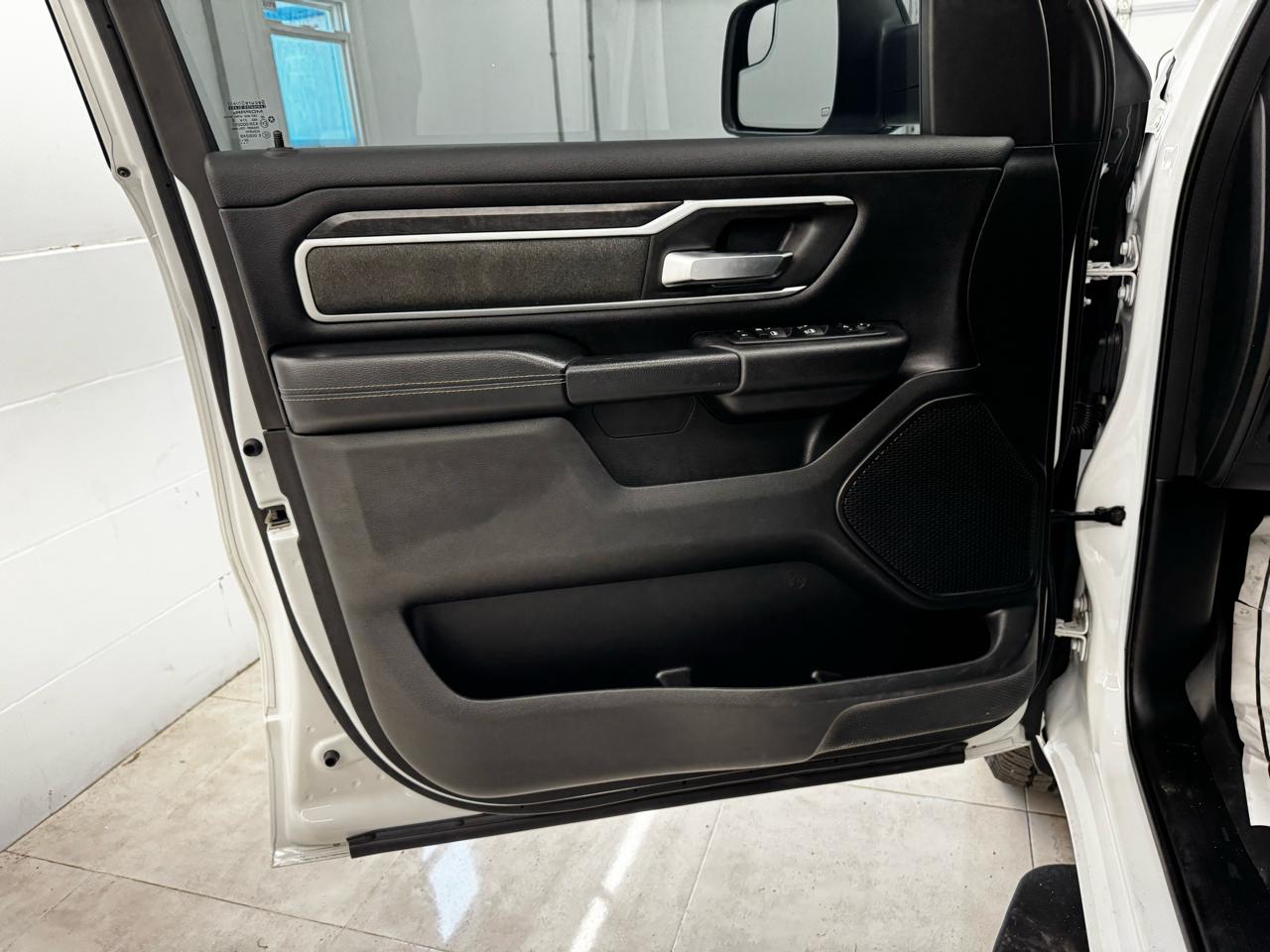 RAM 1500 Big Horn 4x4 Crew Cab 5'7" Box 2023