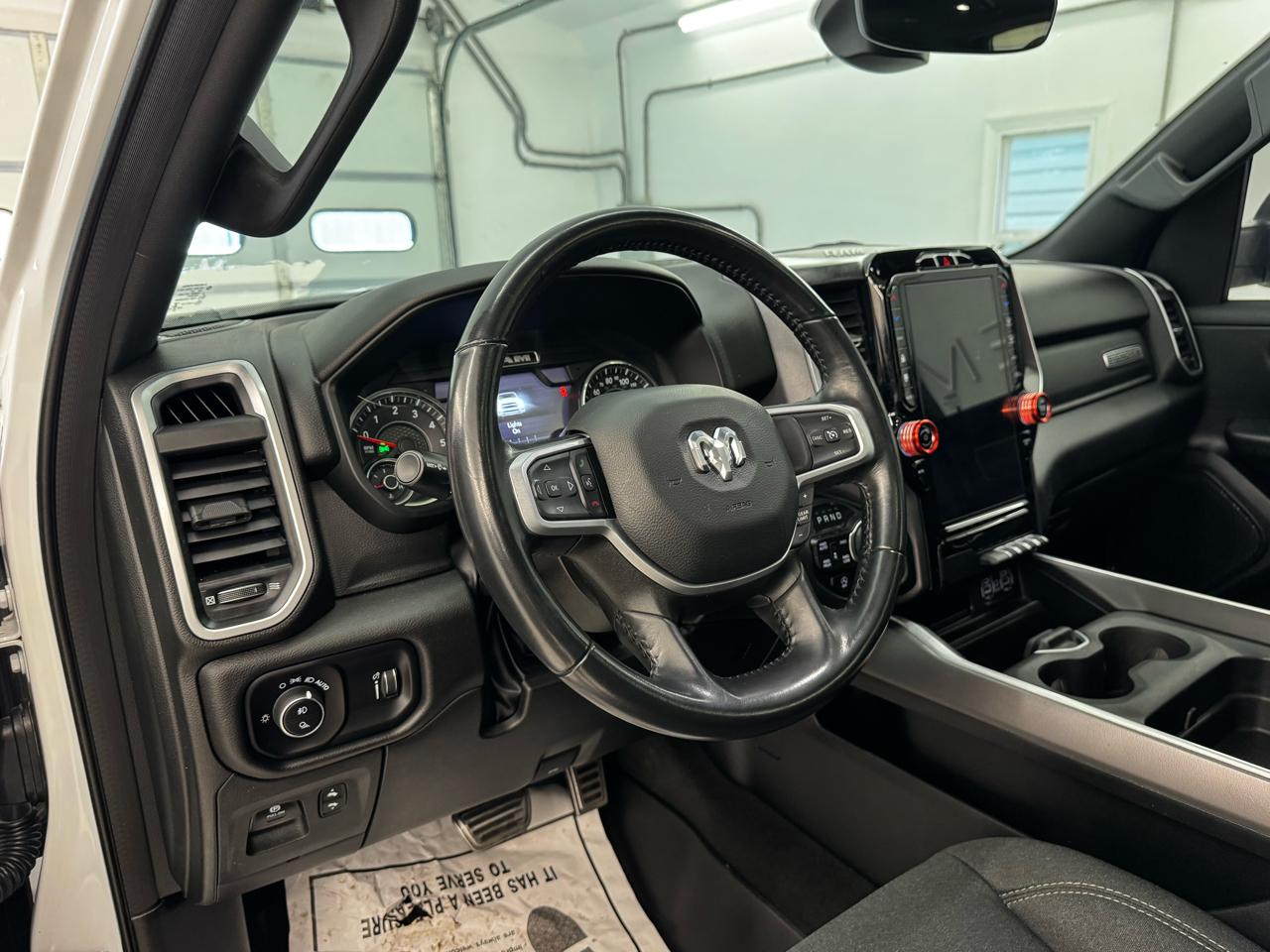 RAM 1500 Big Horn 4x4 Crew Cab 5'7" Box 2023