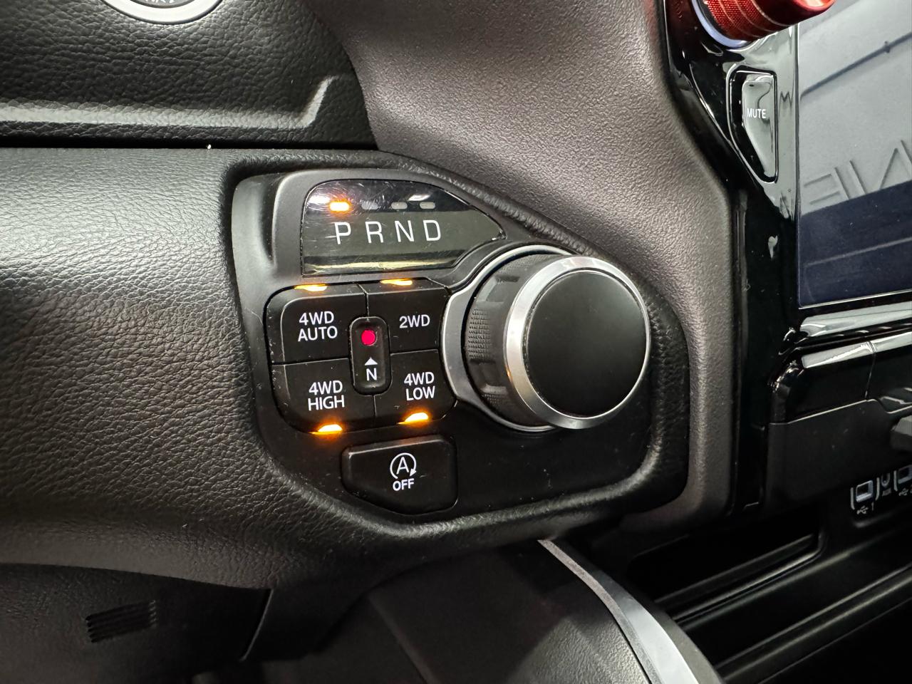 RAM 1500 Big Horn 4x4 Crew Cab 5'7" Box 2023