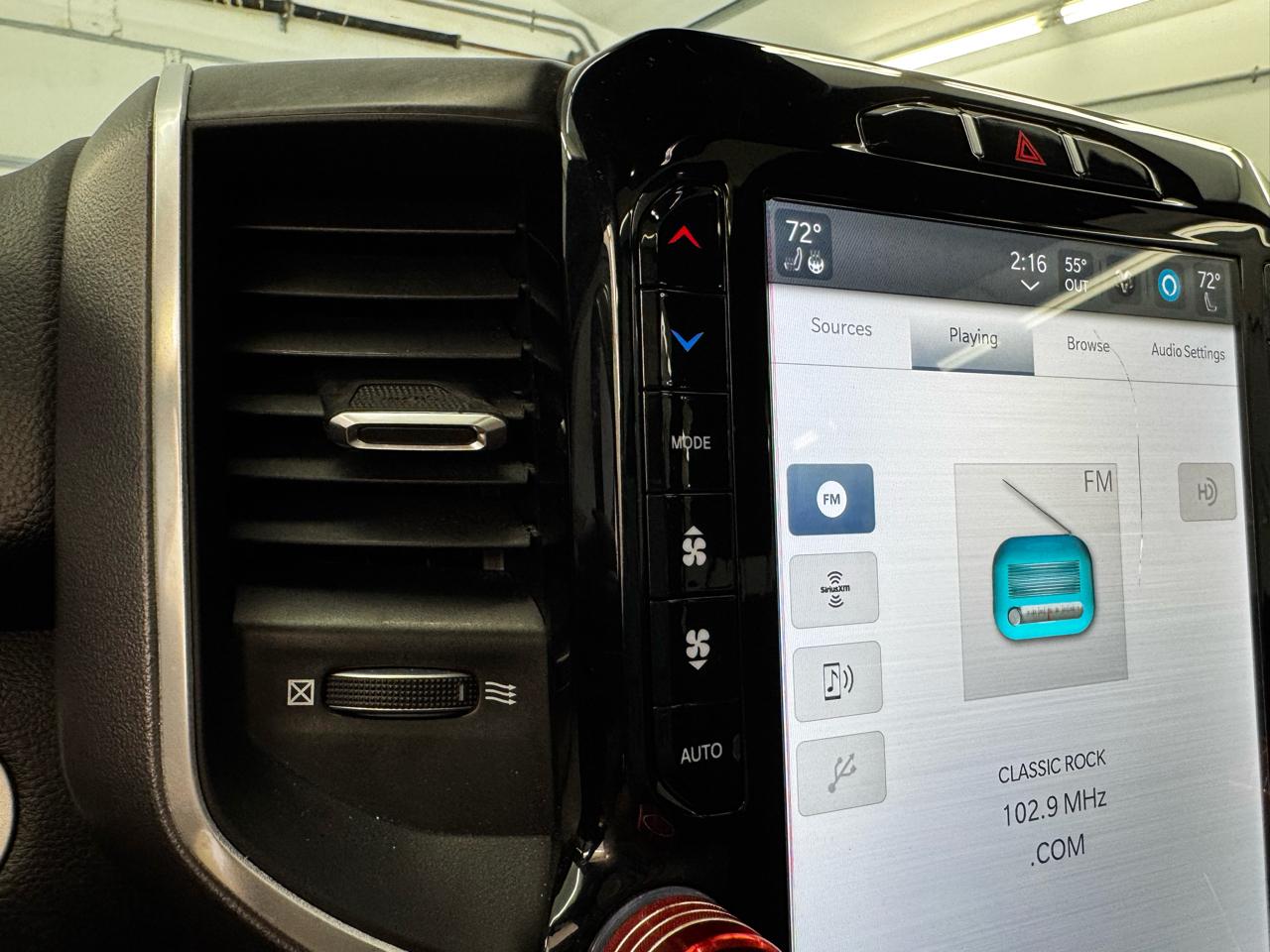 RAM 1500 Big Horn 4x4 Crew Cab 5'7" Box 2023