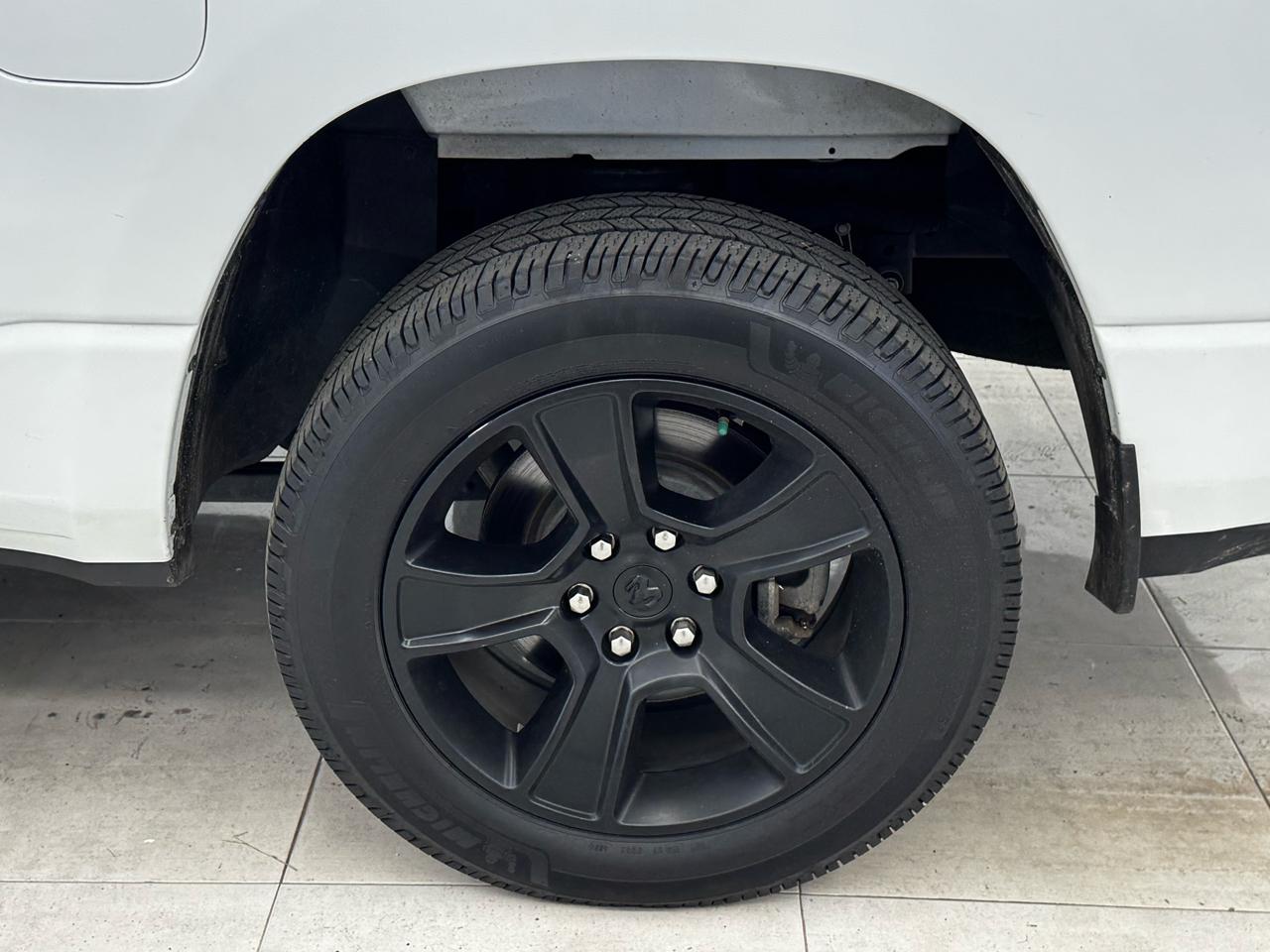 RAM 1500 Big Horn 4x4 Crew Cab 5'7" Box 2023