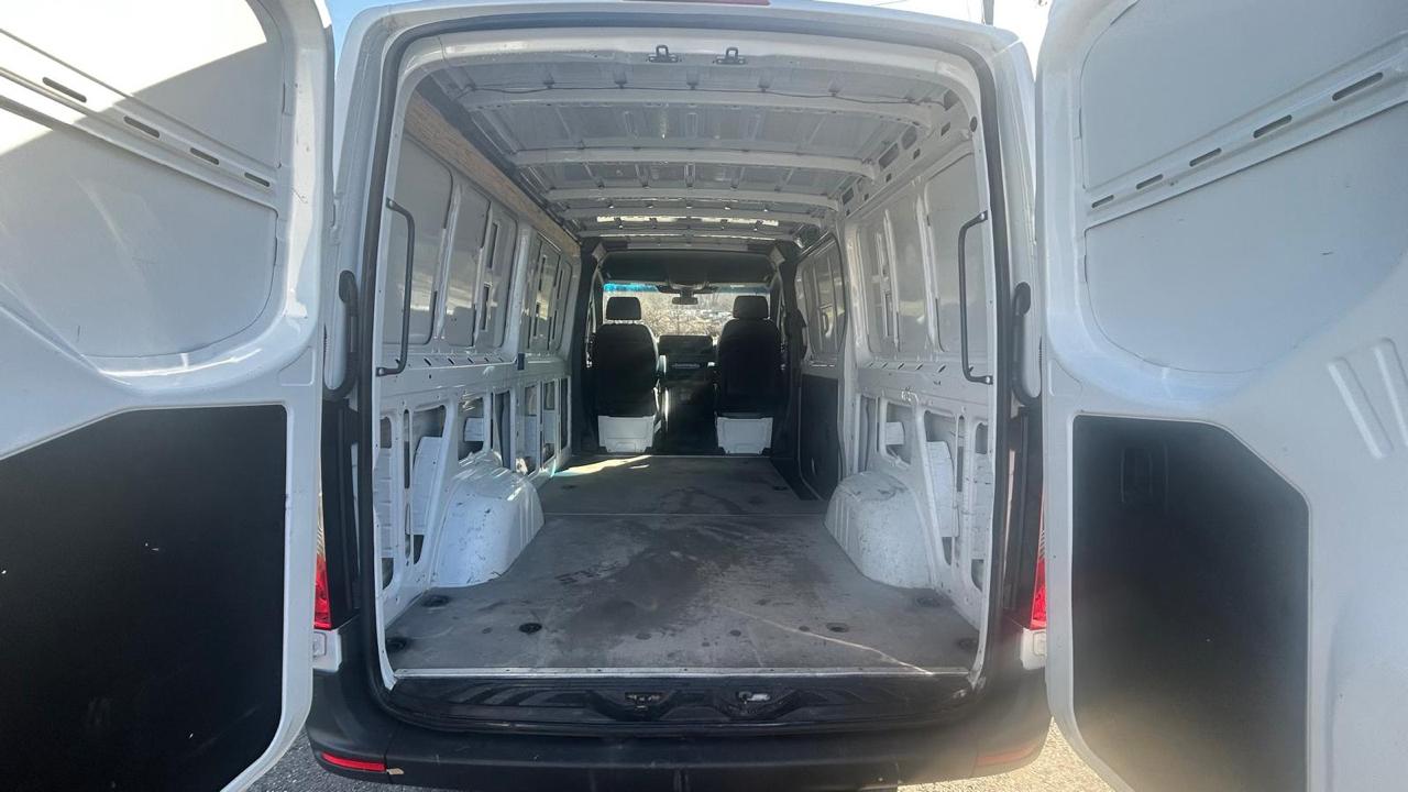 Mercedes-Benz Sprinter Van 2500 Standard Roof I4 144" RWD 2021