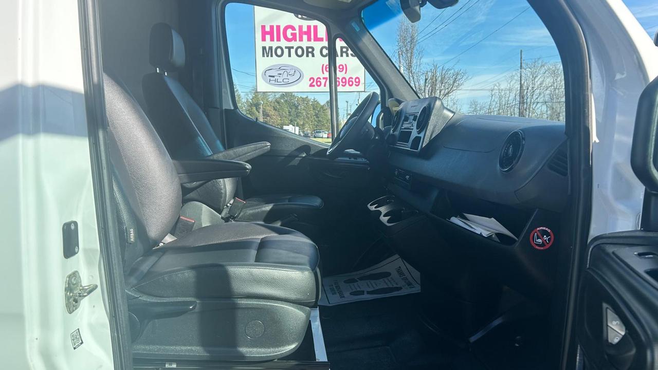 Mercedes-Benz Sprinter Van 2500 Standard Roof I4 144" RWD 2021